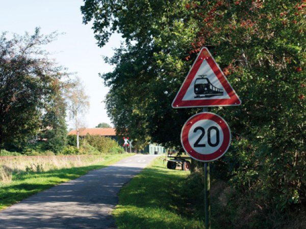 unbeschrankter Bahnübergang